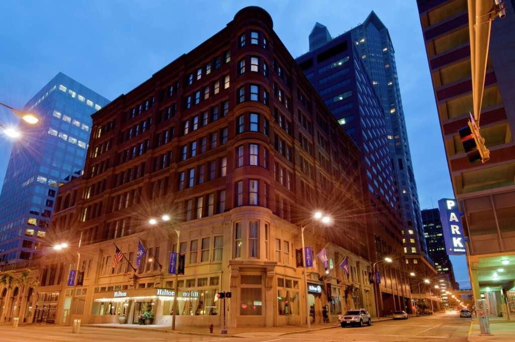 Hilton St. Louis Downtown 4*