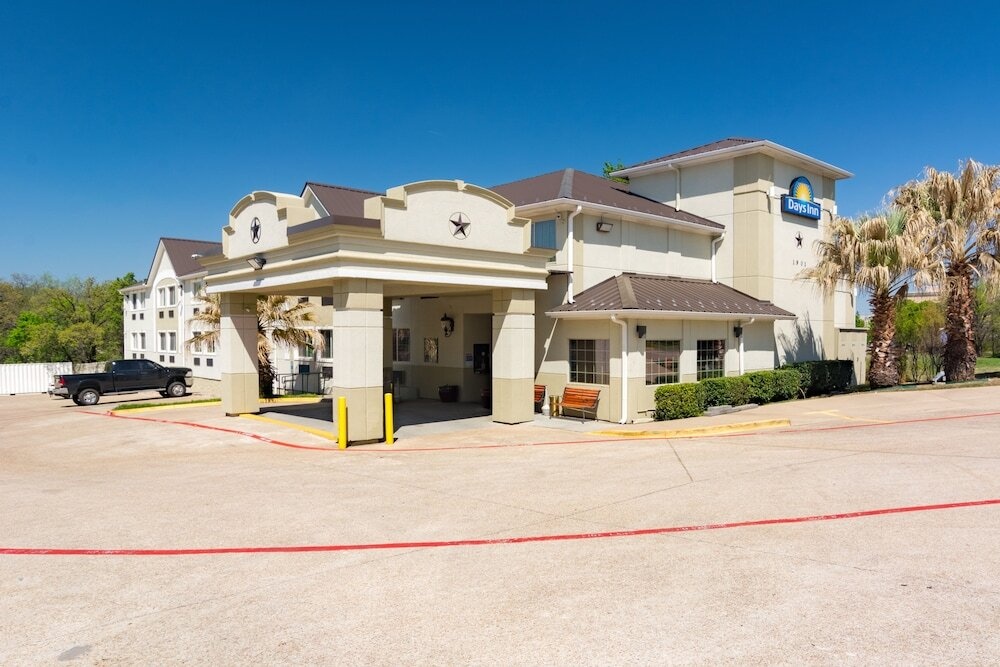 Days Inn Arlington 2*