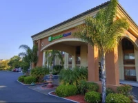 Holiday Inn Express Temecula 2*