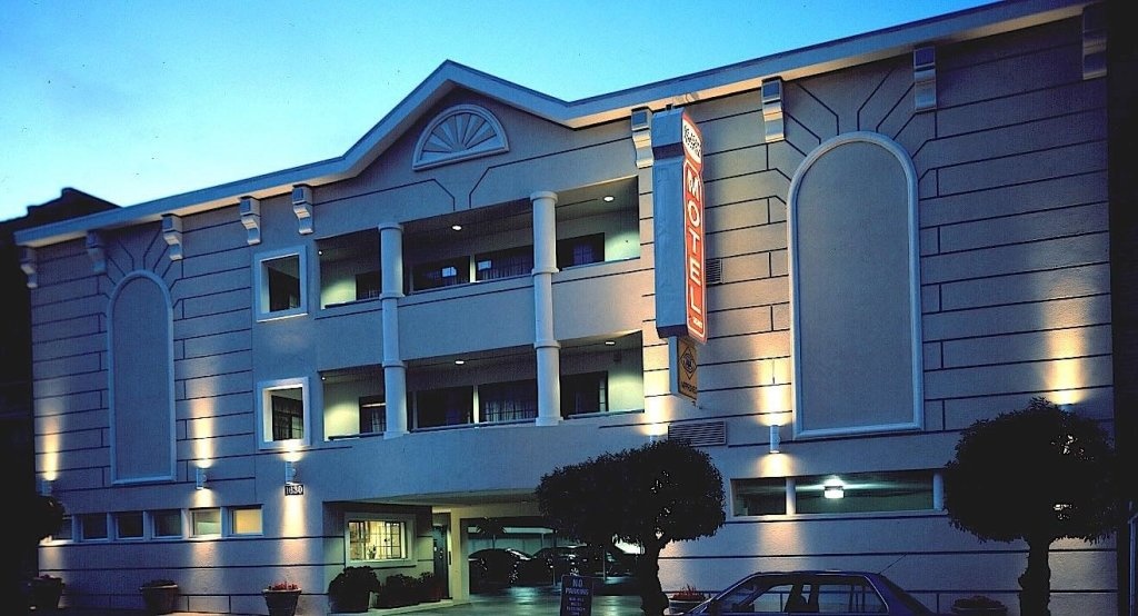 Nob Hill Motor Inn 3*
