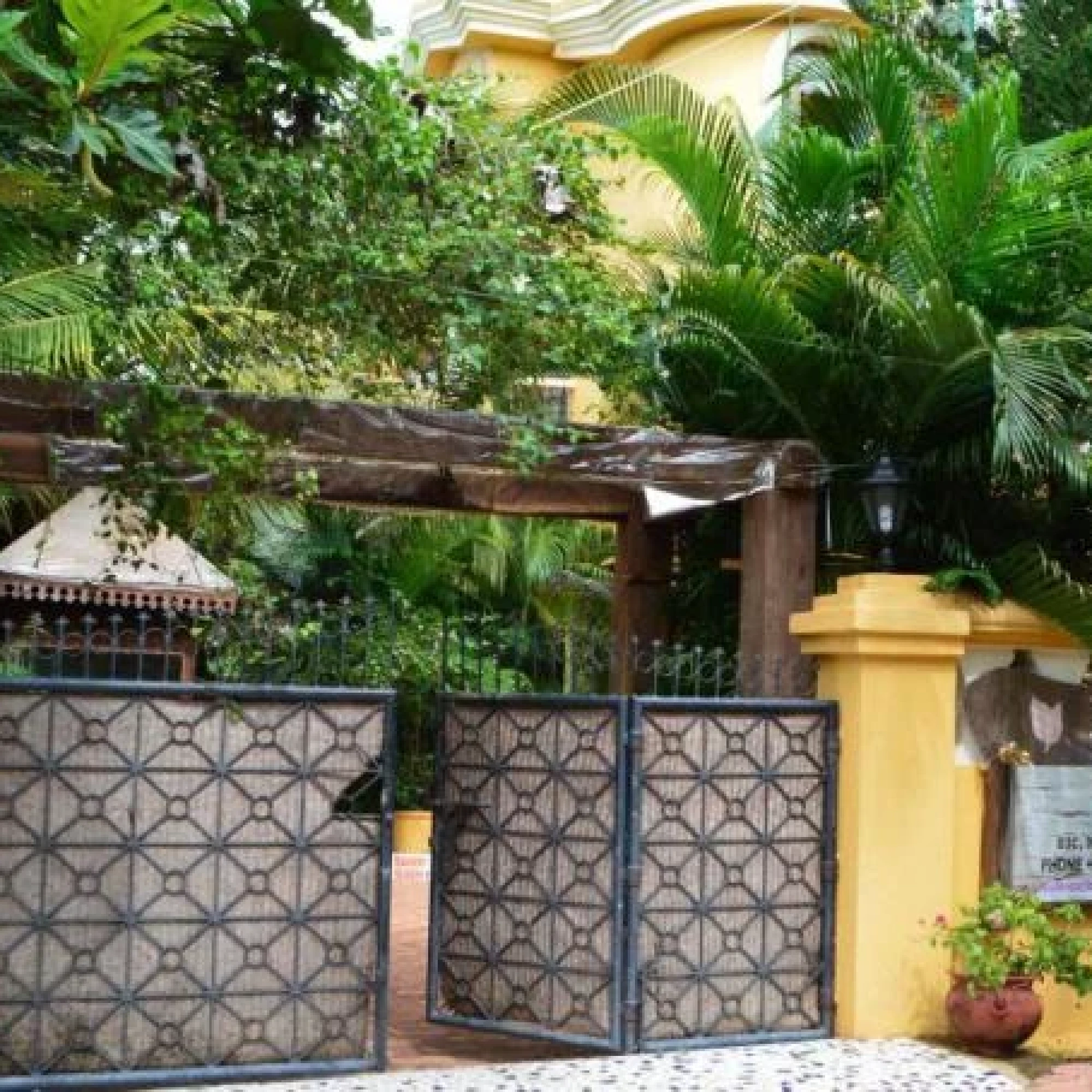 Bougainvillea Guest House 3*