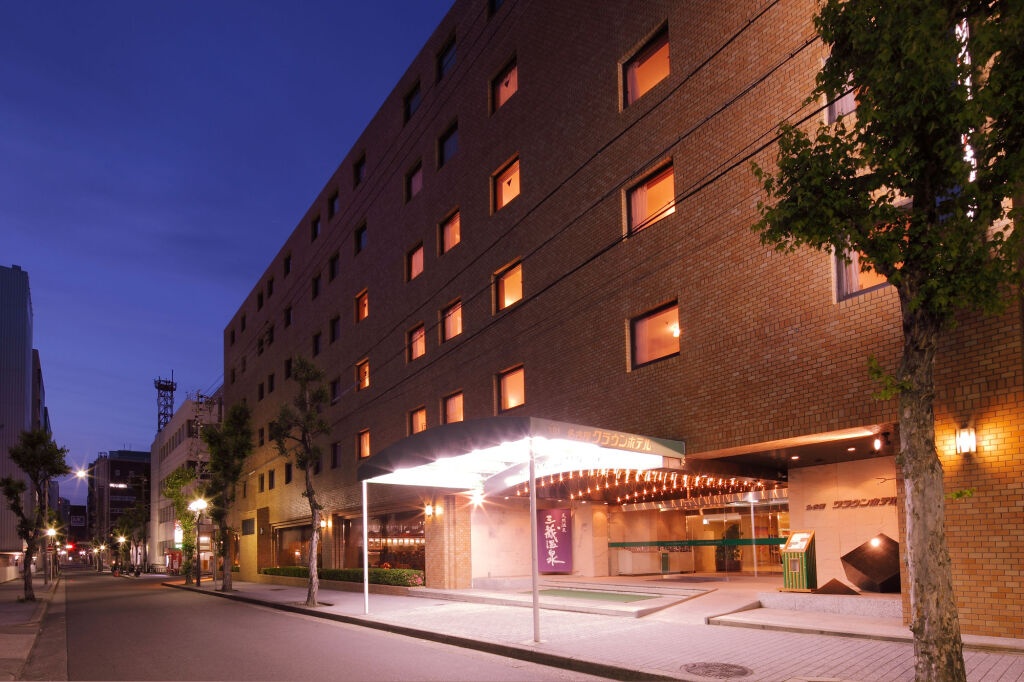 Nagoya Crown Hotel 3*