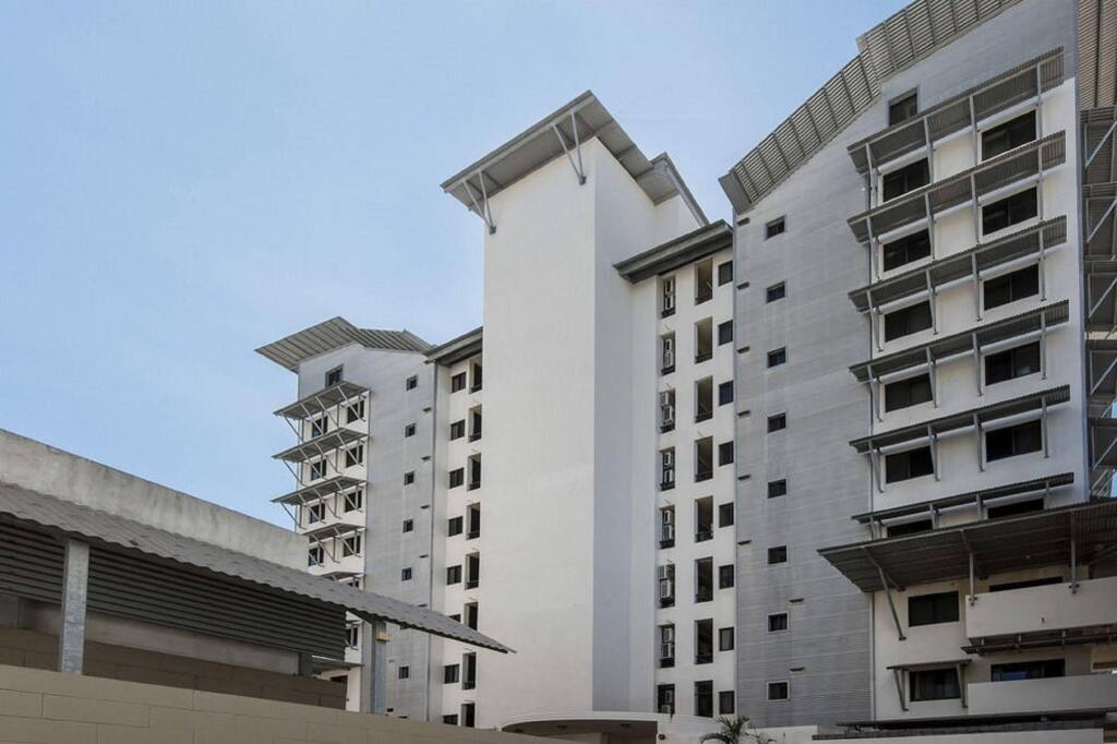 Darwin Executive Studio 4*