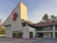 Red Roof Inn Santa Ana 2*