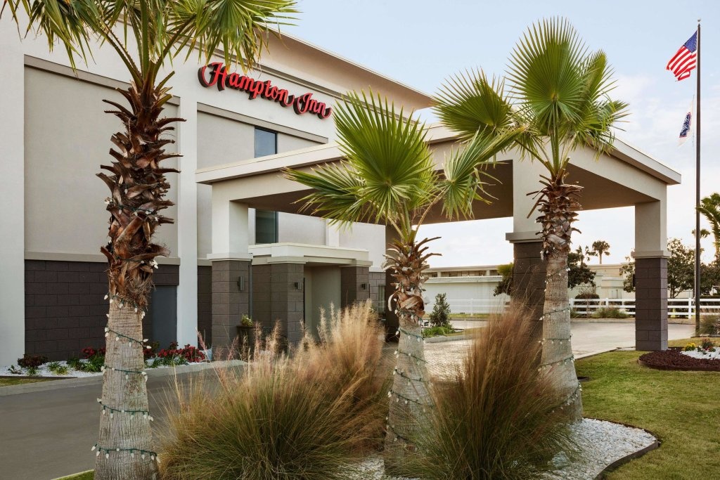 Hampton Inn Waycross 3*