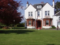 Pinewood Country House 4*