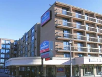 Howard Johnson Hotel By The Falls 3*