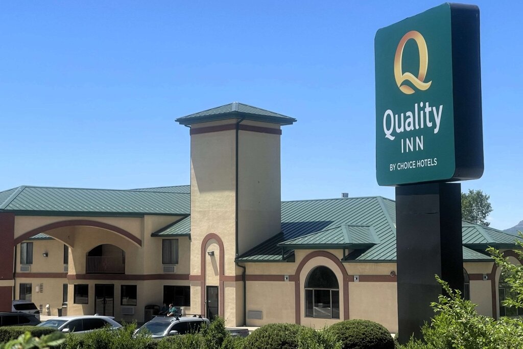 Quality Inn Raton 2*