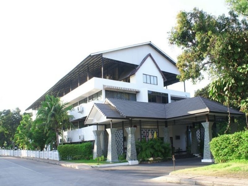 Royal Orchid Resort 4*
