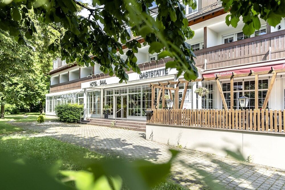 Feldmochinger Hof 3*