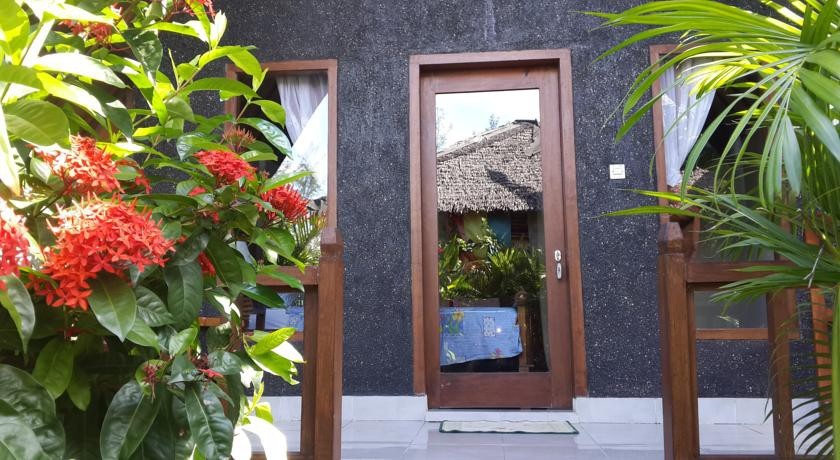 Rose Bungalow Gili Meno 2*