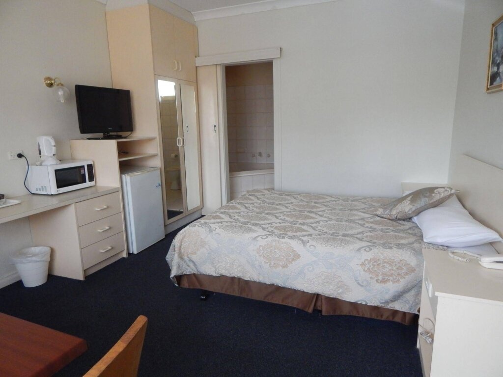 Jacksons Motor Inn 3*