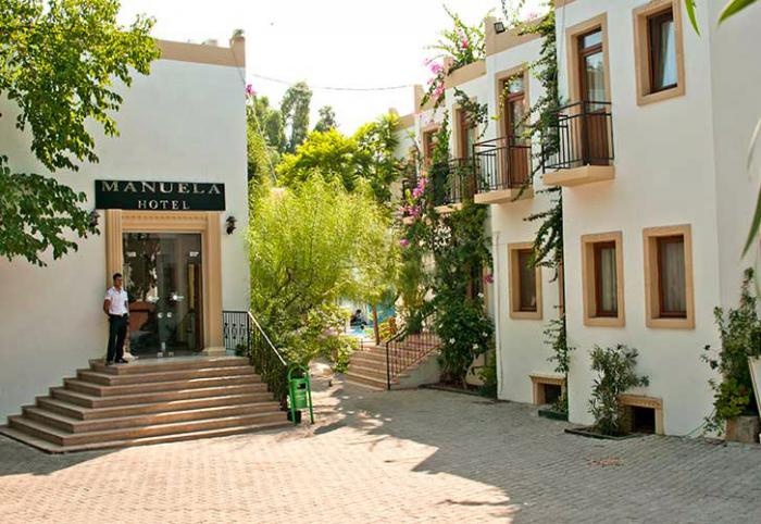 Manuela 3*