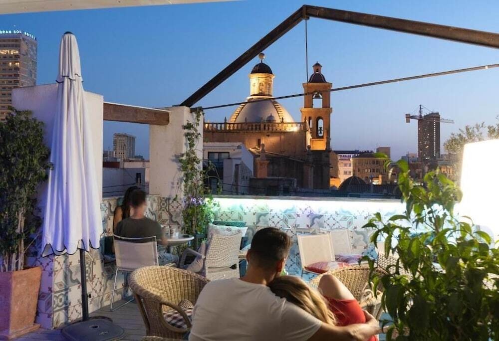 Hostal les Monges Palace 2*