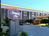 Hampton Inn Lima 3*