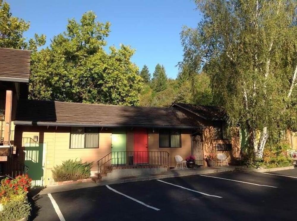 Humboldt Redwoods Inn 3*