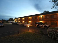 Countryman Motor Inn 4*