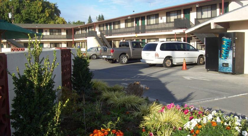Apex Inn 3*