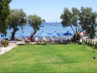 Parilti Beach & Apartments