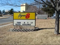 Super 8 Kansas City Airport 2*