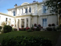 Howden Court Hotel 2*