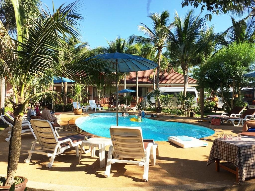 Lanta Seafront Resort 3*