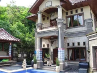 Puri Pondok Dawa Villa 2*