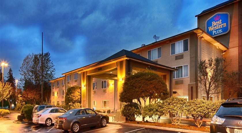 BEST WESTERN PLUS Cascade Inn & Suites 3*