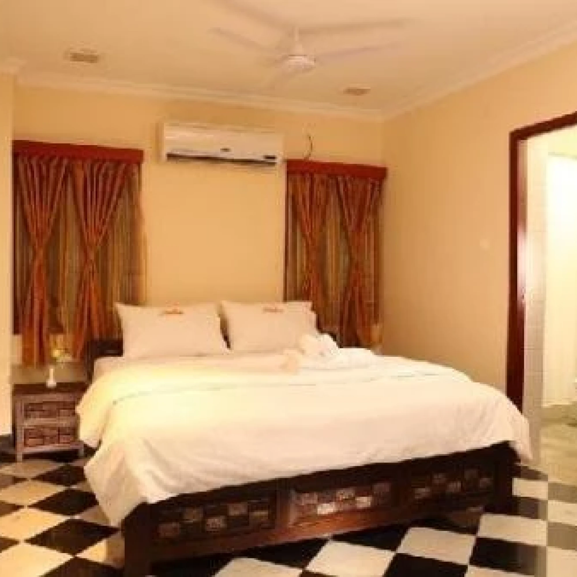 Meenakshis Sunshine Hotel 3*