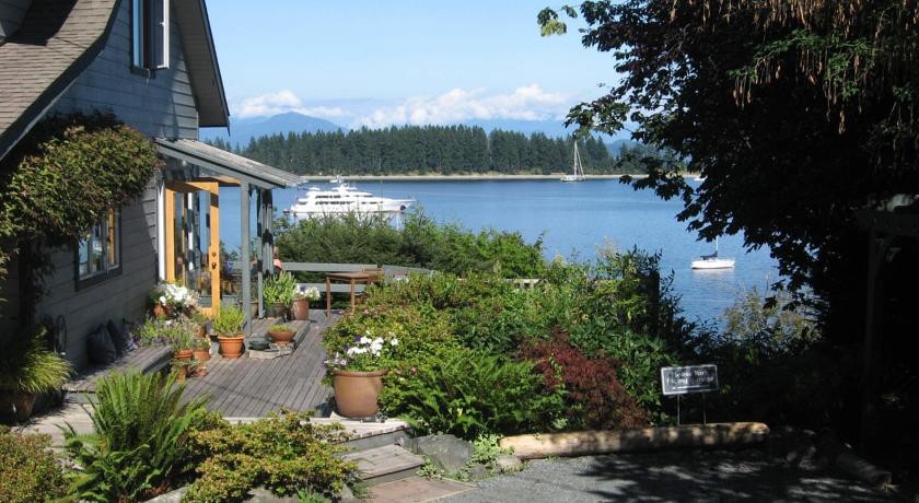 Quadra Island Harbour House B&B 2*