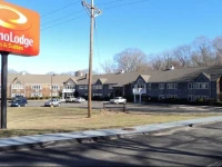 Econo Lodge Inn & Suites Groton 3*