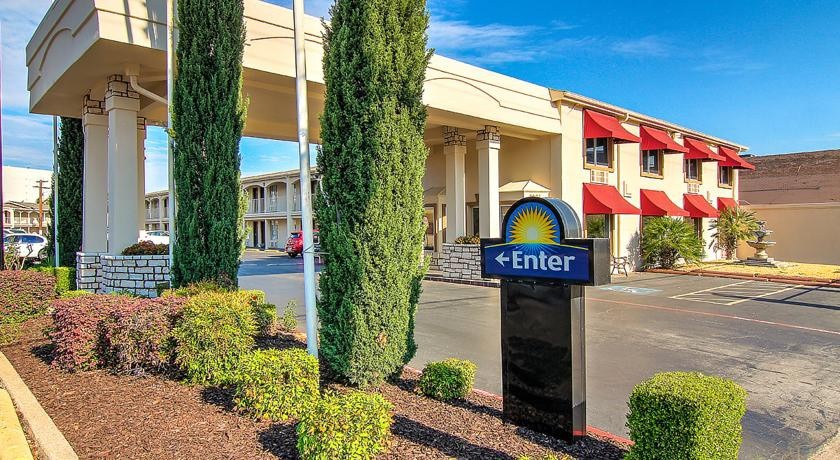 Days Inn Market Center Dallas 2*