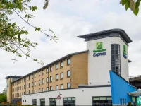 Holiday Inn Express Glasgow Airport 3*