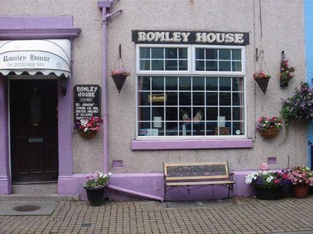 Romley House 3*