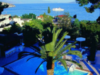 Skalidis Apart