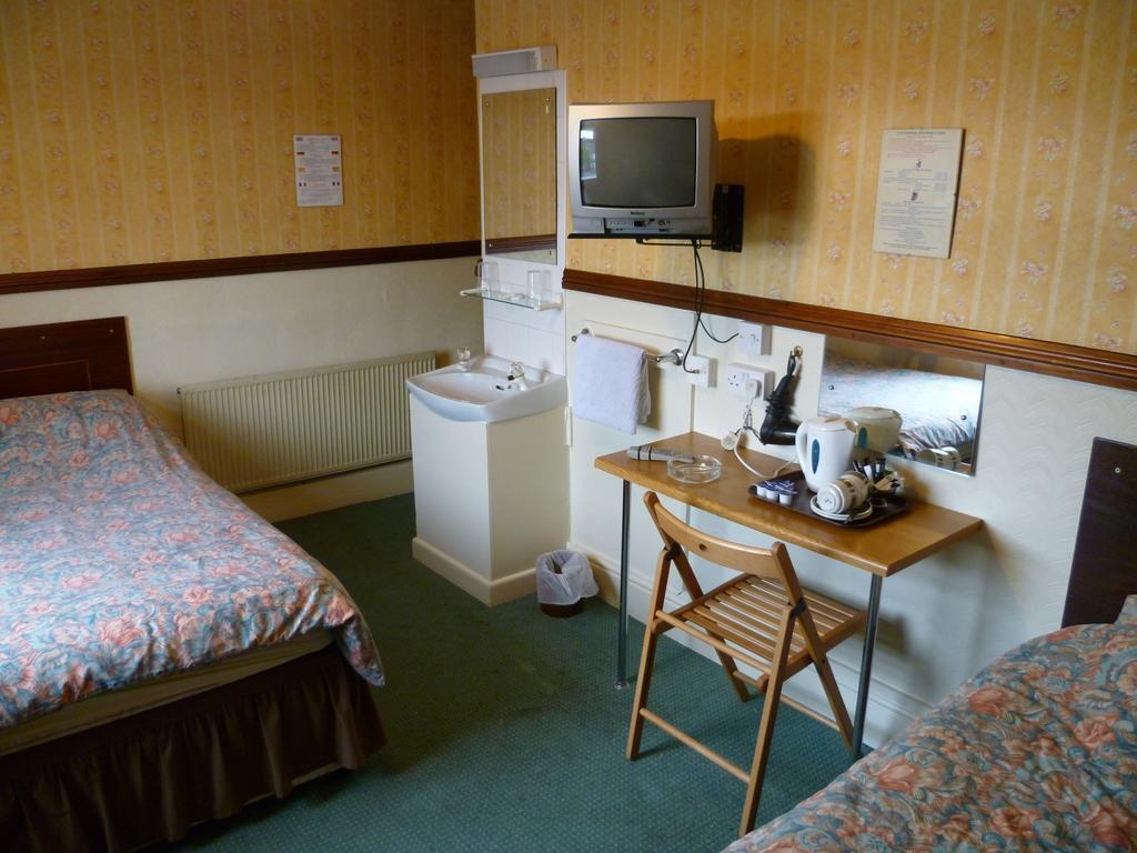 Rollason Wood Hotel 2*