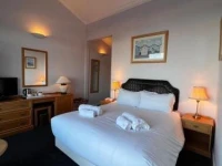 The Royal Lion Hotel 3*