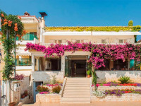 Loutra Beach Apartments