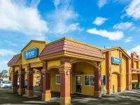 Rodeway Inn &amp; Suites Corona 2*