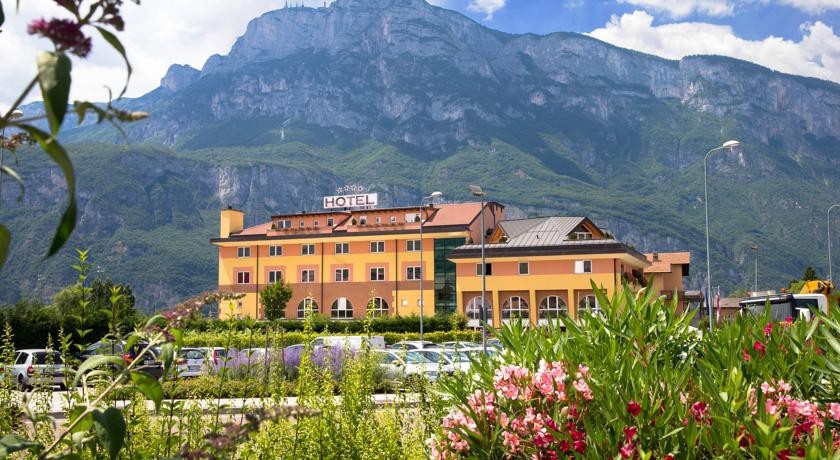 Sartoris Hotel 4*
