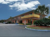 Super 6 Inn & Suites Pensacola 2*