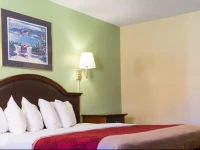 Econo Lodge Pryor 2*
