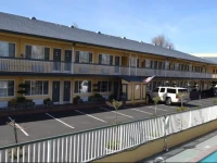 BEST WESTERN Town House Lodge 3*