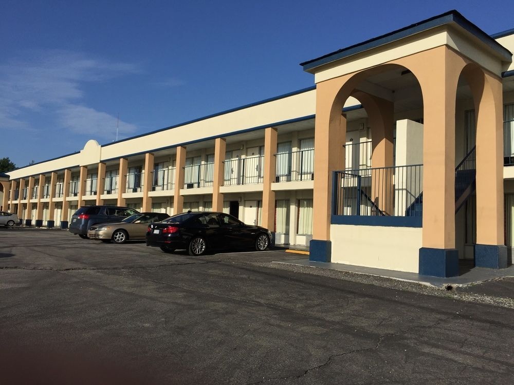 Days Inn Christiansburg 2*