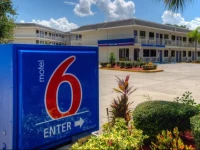 Motel 6 Bradenton 2*
