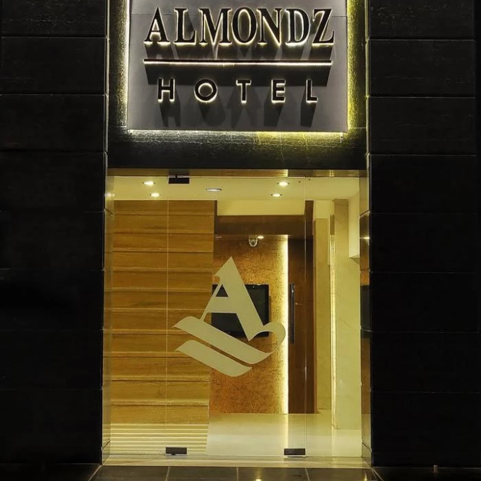 Almondz Hotel 3*