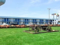 Country Host Motel 2*