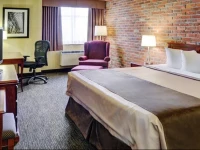Travelodge Hotel Toronto Airport 2*