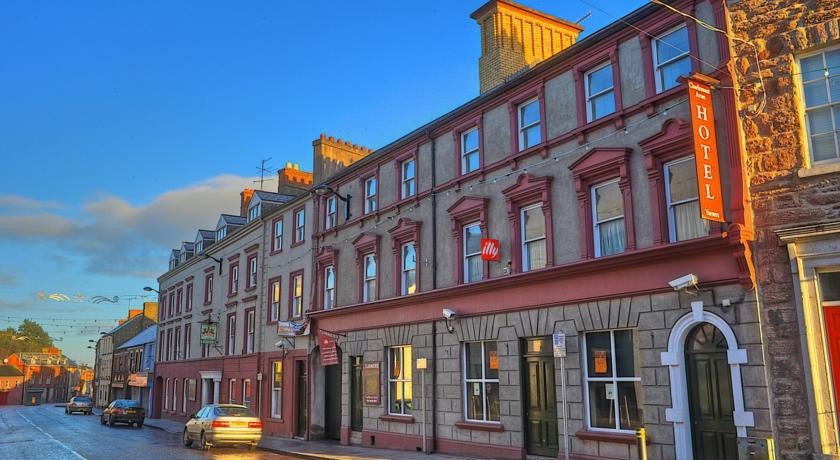 Charlemont Arms Hotel 3*