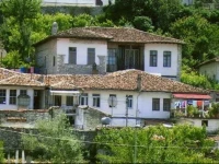 Lorenc Guesthouse & Hostel  2*
